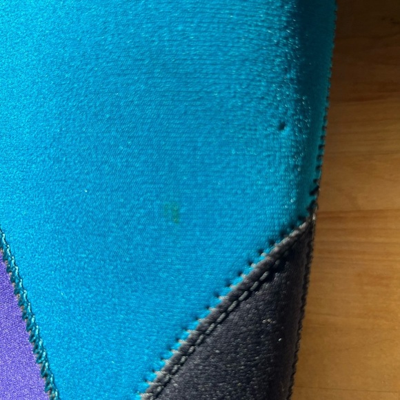 Bare wetsuit Size 10T - Picture 5 of 6